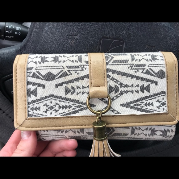 Pretty aztec pattern wallet - Picture 1 of 3